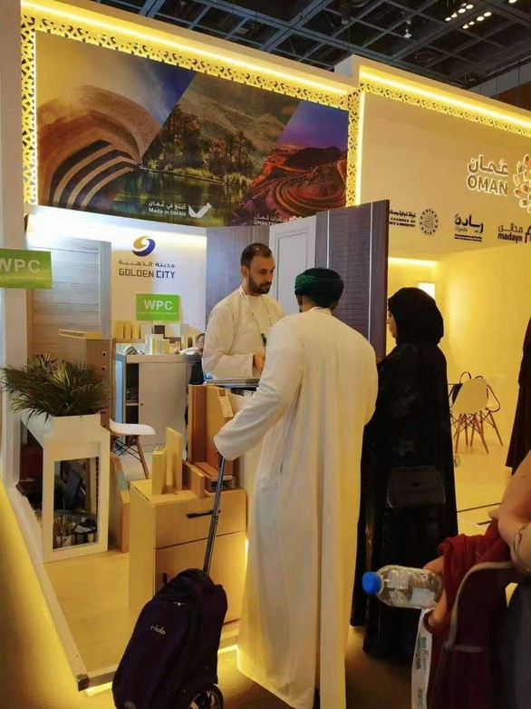 Golden City Doors booth visitors at The Big 5 Dubai / زوار جناح المدينة الذهبية للأبواب في معرض Big 5 دبي