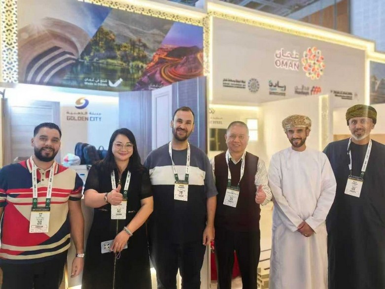 Golden City Doors team at The Big 5 Dubai / مشاركة المدينة الذهبية للأبواب في معرض Big 5 دبي