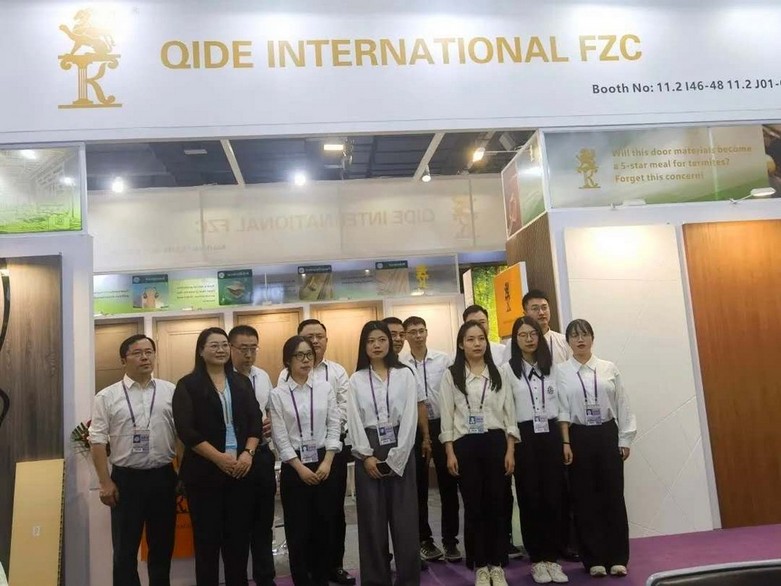 Golden City Doors team at Canton Fair China / مشاركة المدينة الذهبية للأبواب في معرض كانتون الصين